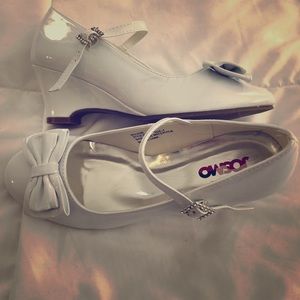 Girls size 4 white patent leather dress shoes